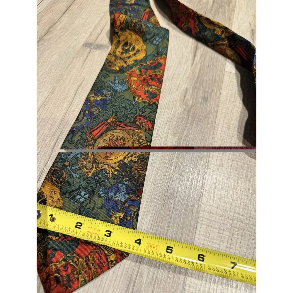 Vintage BOSS Hugo Boss 100% Silk Green/Gold/Red/Blue Heraldic Crest Woven Logo